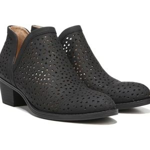 🖤 Naturalizer Wanita Perforated Ankle Booties, 8W, NWOB